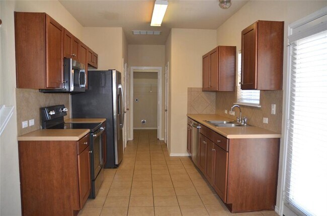 Building Photo - 218 Baldwin St