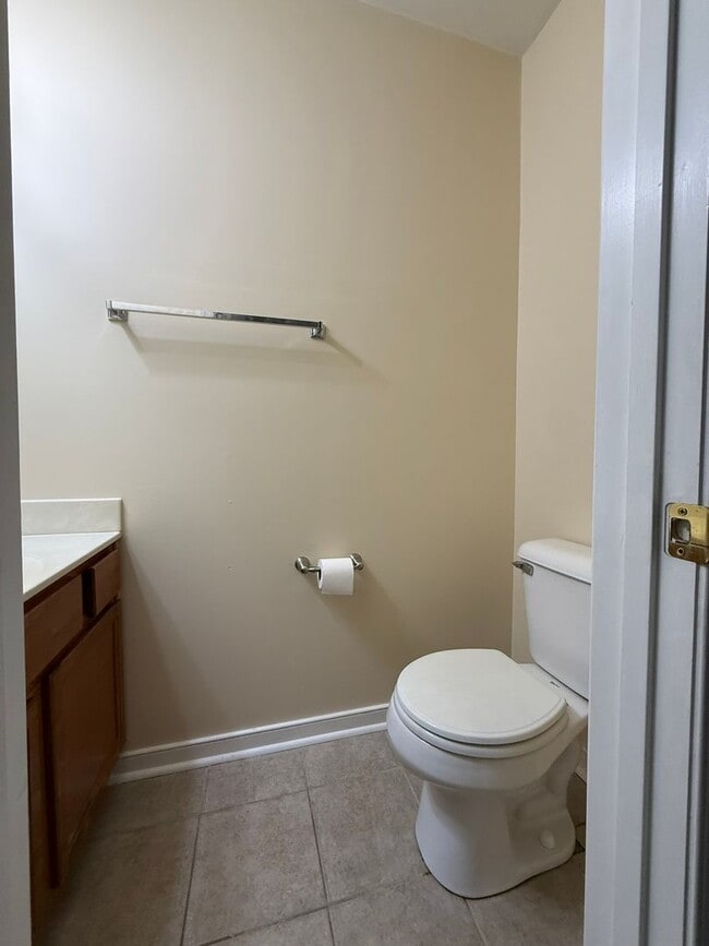 Building Photo - 3-bedroom 3.5 bath townhouse