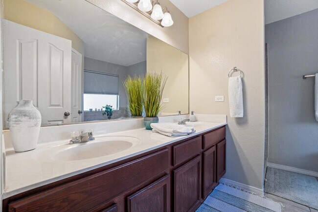 Building Photo - 10548 Canyon Sage Dr