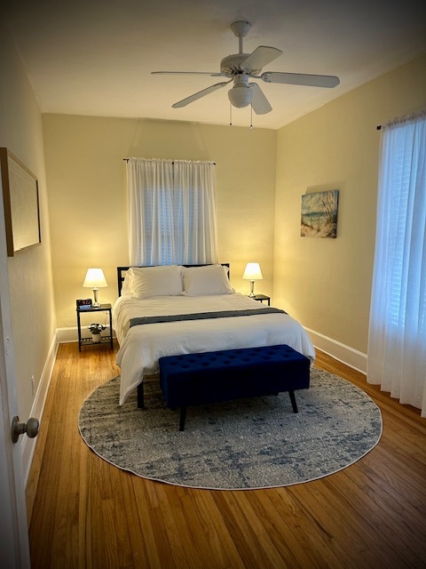 Queen bed - 1501 20th Ave N