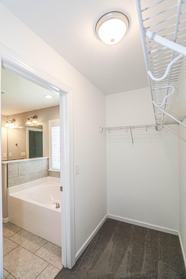 Building Photo - 987 Glenhaven Dr