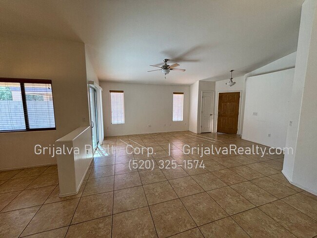Building Photo - Immaculate 3 BR House in Gated Community (...
