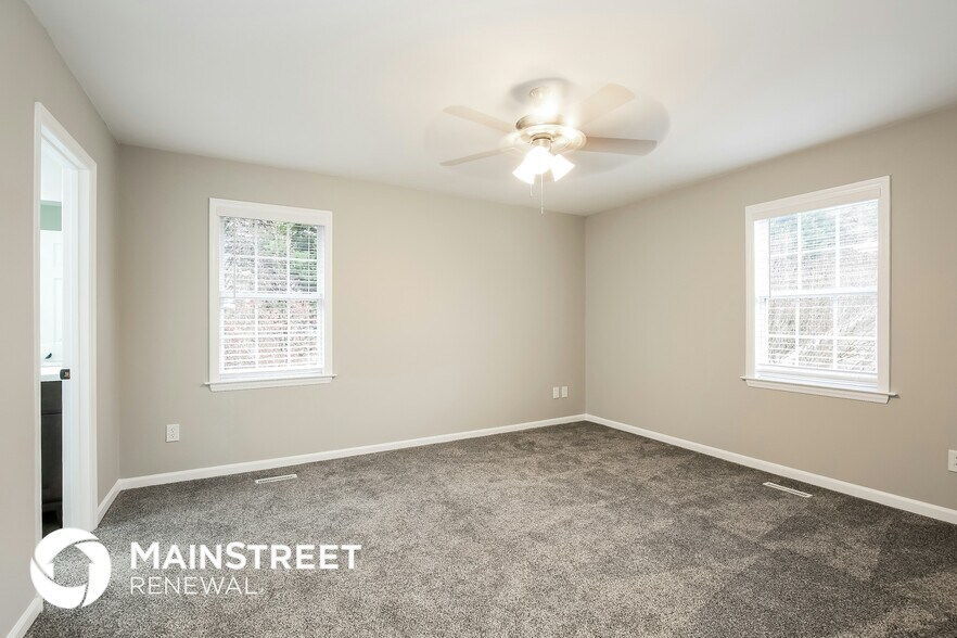 Building Photo - 440 Corbin St