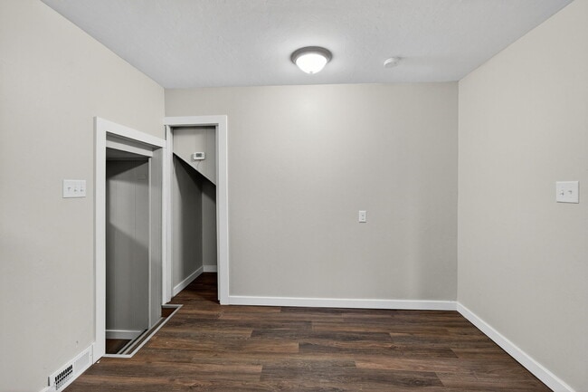 Building Photo - 336 Smith St