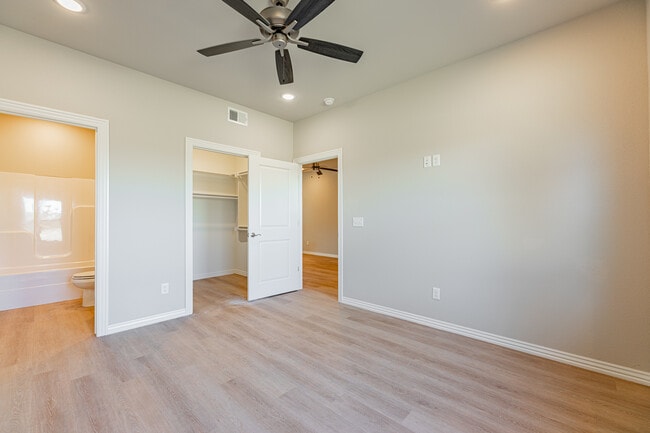 Building Photo - 1504 Casuarina Dr