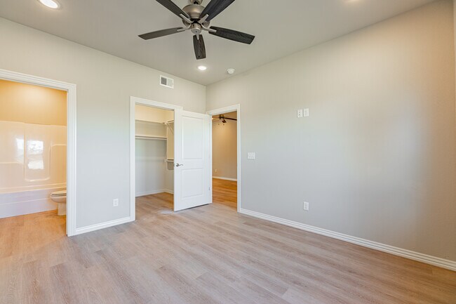 Building Photo - 1603 Casuarina Dr