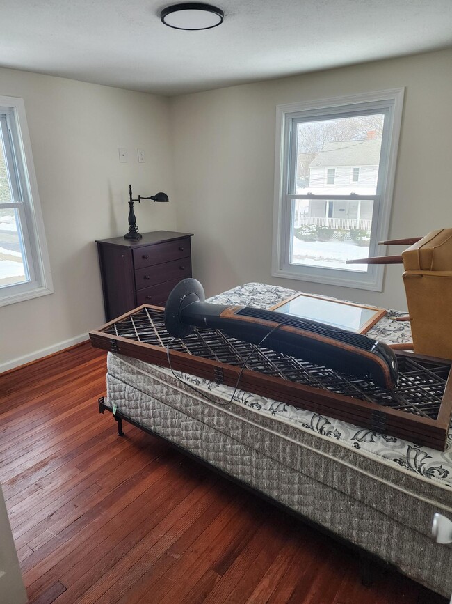 Building Photo - 40 Maple St