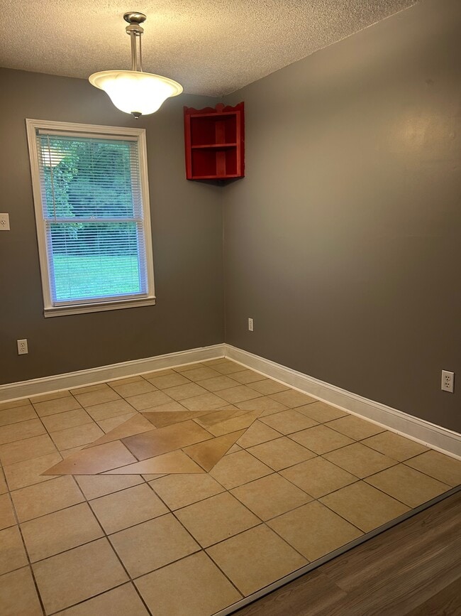Building Photo - 3582 Greenwood Dr