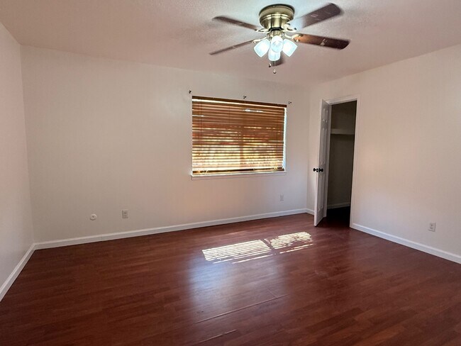 Building Photo - 3913 Pitt St NE