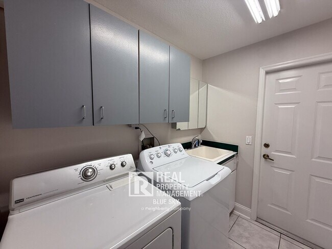 Building Photo - 9147 Duffer Ct