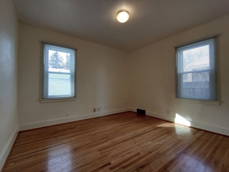 bedroom 2 - 2181 Dewey Ave