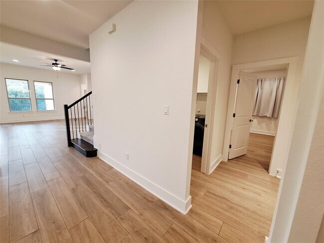 Building Photo - 1221 Brasano Pl