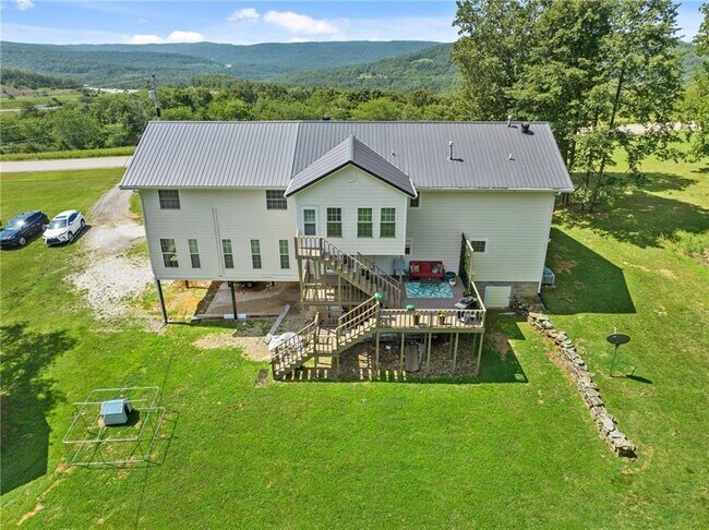 Building Photo - 10940 Devils Den Rd