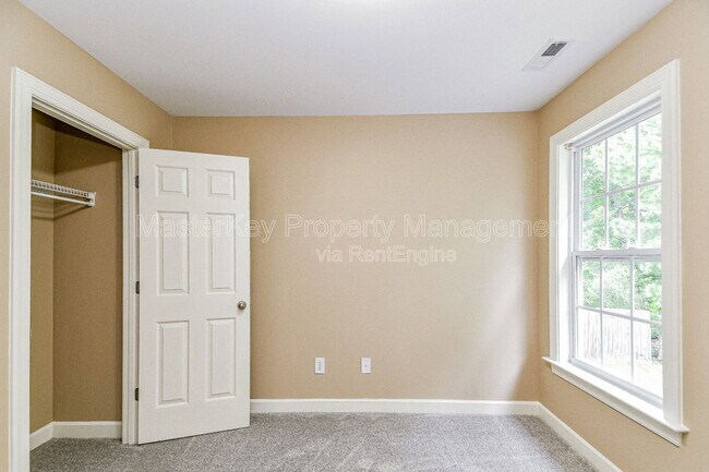 Building Photo - 225 Braxman Ln