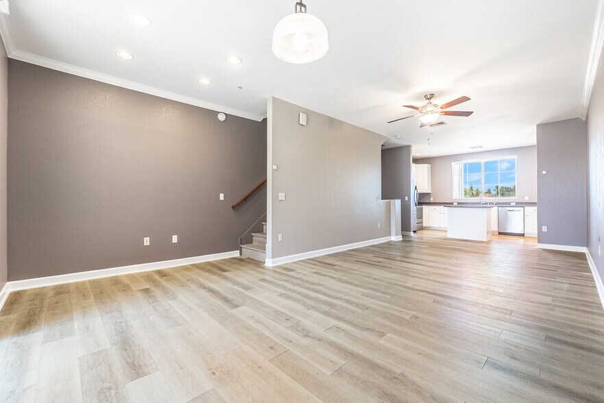 Building Photo - 4455 E Paradise Village Pky S