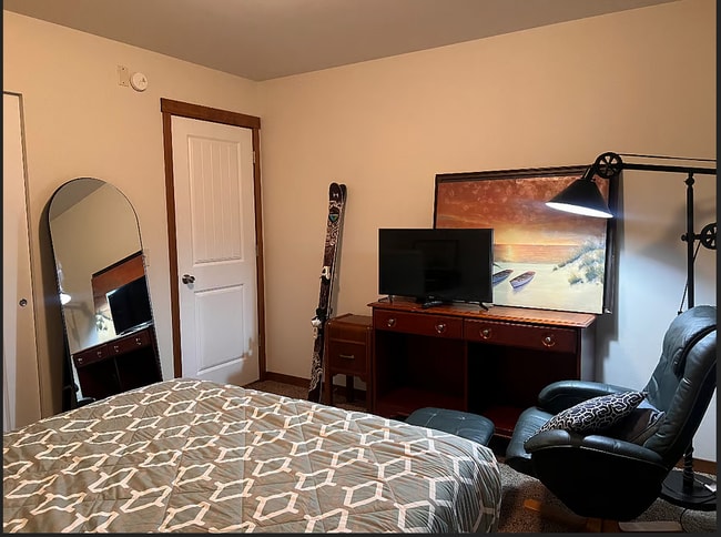 Building Photo - 632 Craig Ave