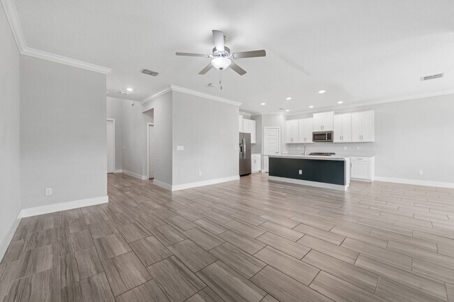 Building Photo - Stunning 4 BR + LOFT /2.5 BA/ 2 CG home in Gorgeous Bexley!