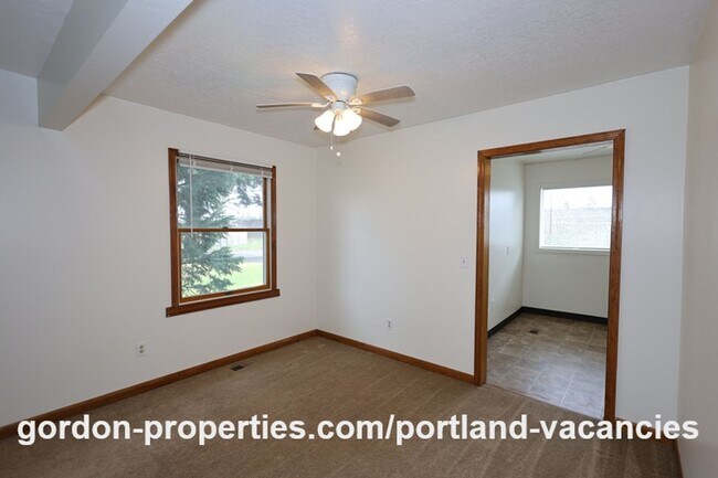 Building Photo - NE 94th Ave - Vintage Montavilla 2 bedroom house