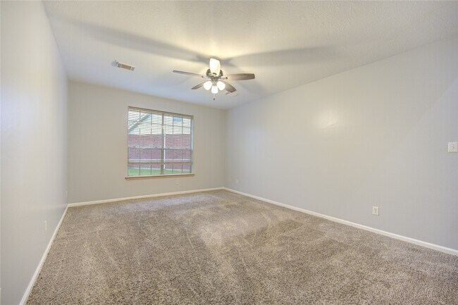 Building Photo - 9351 Royal Way