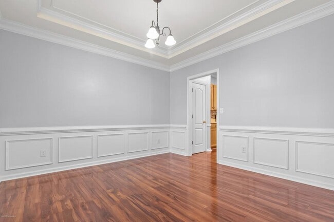 Building Photo - 2422 Temple View Dr