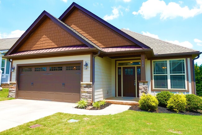 Building Photo - 153 Bur Oak Dr