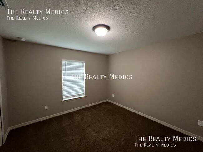 Building Photo - 3749 SE 135th Ln