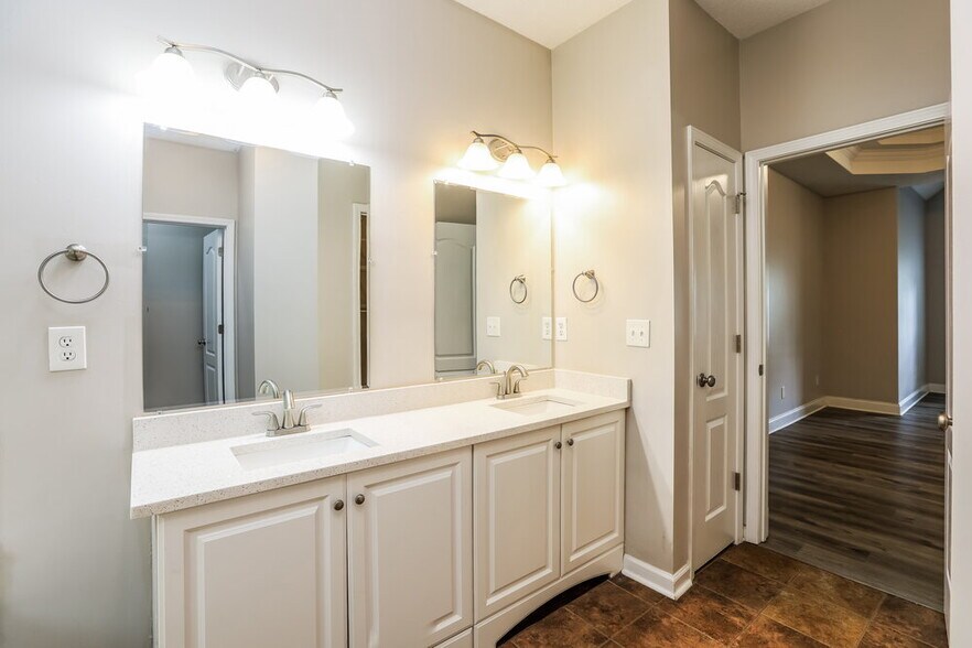 Building Photo - 116 Arborwood Way