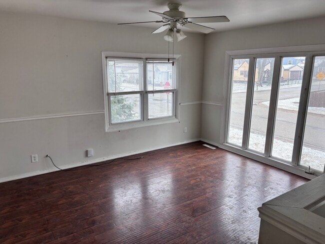 Building Photo - 224 E Heather Terrace