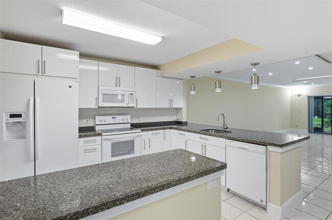 Building Photo - 434 Lakeview Dr