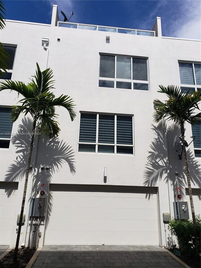 Building Photo - 6660 NW 105th Ct