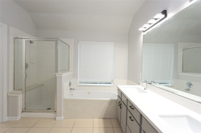 Building Photo - 16243 April Ridge Dr