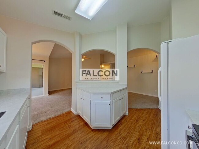 Building Photo - 6925 Ash Creek Heights