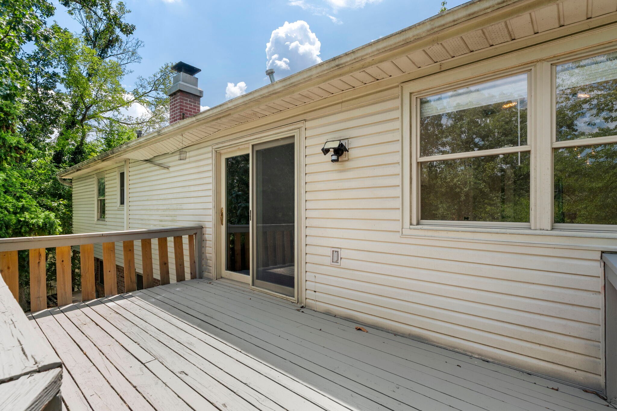 Upper Deck - 11220 Bainbridge Dr