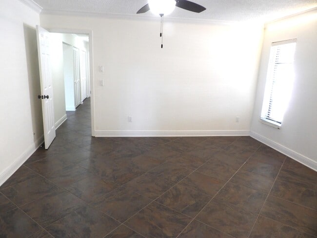 Building Photo - 4045 Birchwood Dr