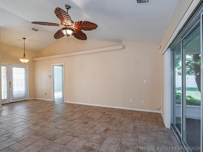 Building Photo - 141 39th Dr