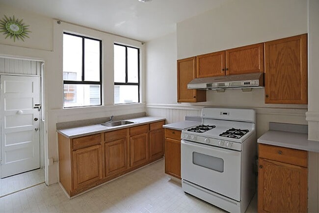 Building Photo - 1551 Hyde St