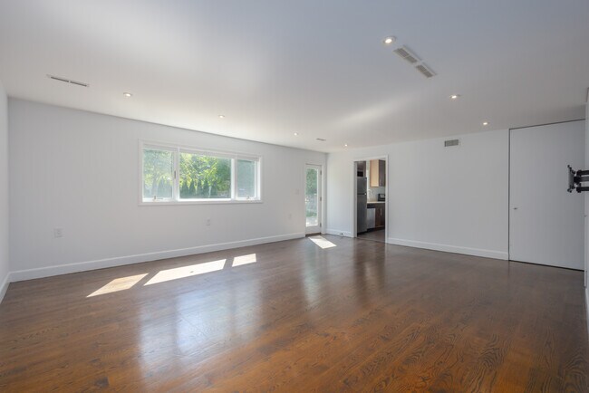 Building Photo - 691 Wilmot Rd