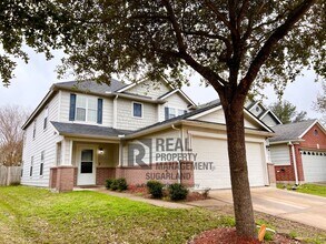 Building Photo - Gorgeous 4 Bed, 2.5 Bath Home in Prime Location!