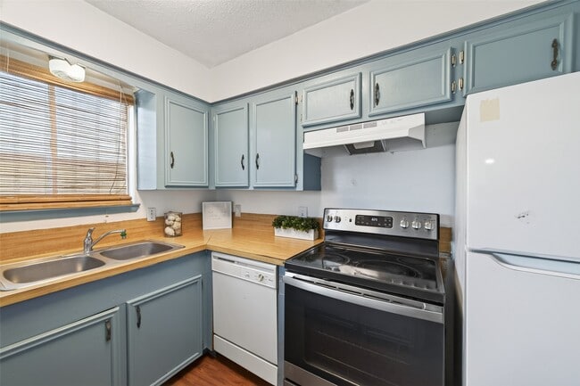 Building Photo - 7714 Renwick Dr