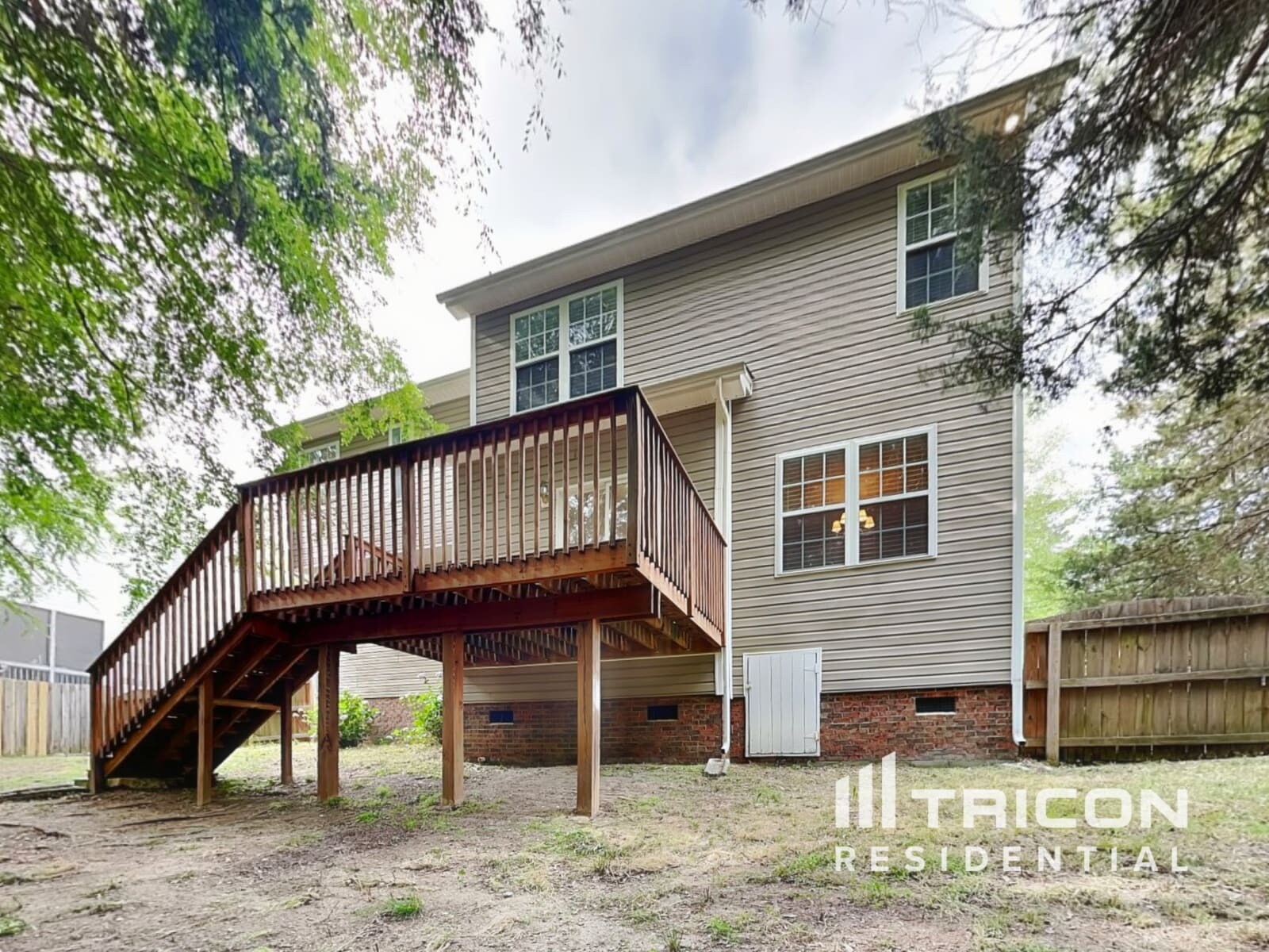 Building Photo - 207 E Creek Ct