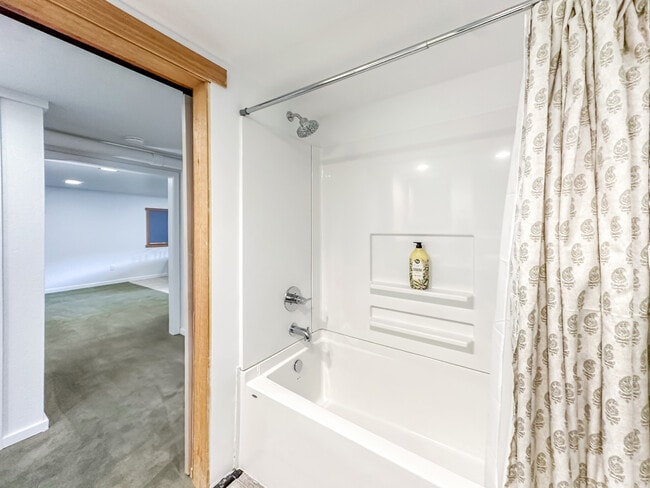 Building Photo - 413 22nd St