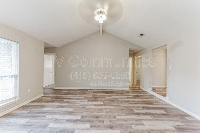 Building Photo - 700 Meadowglen Dr