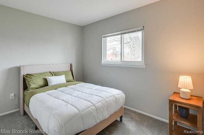 Building Photo - 36 W Mahan Ave