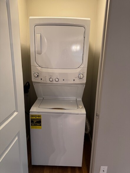 In unit washer and dryer - 520 Mariedale Dr