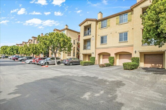 Building Photo - Remodeled 1-Bed Condo -  Prime Carmel Vall...