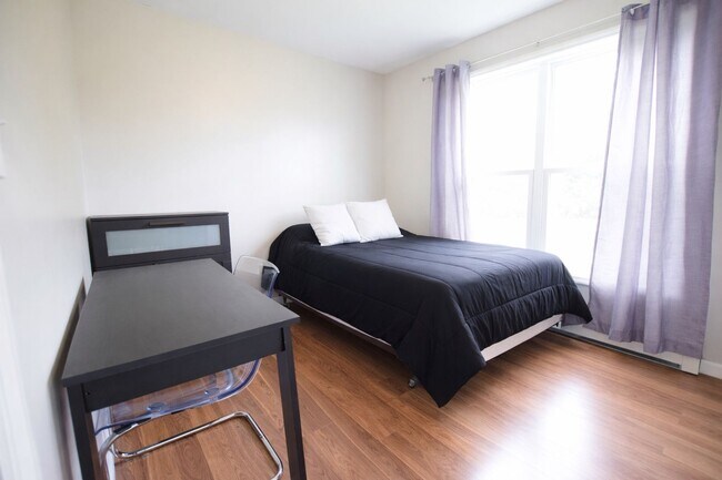 Building Photo - 605 S Aurora St