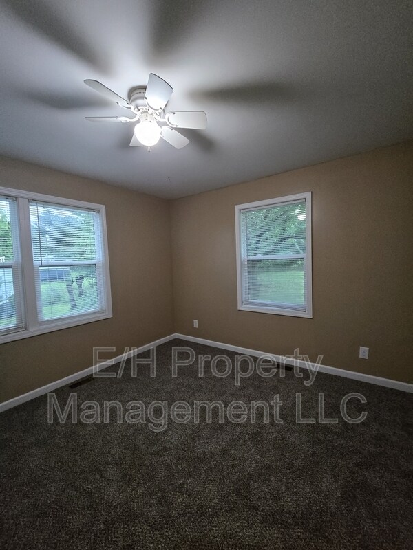 Building Photo - 635 N Andover Rd