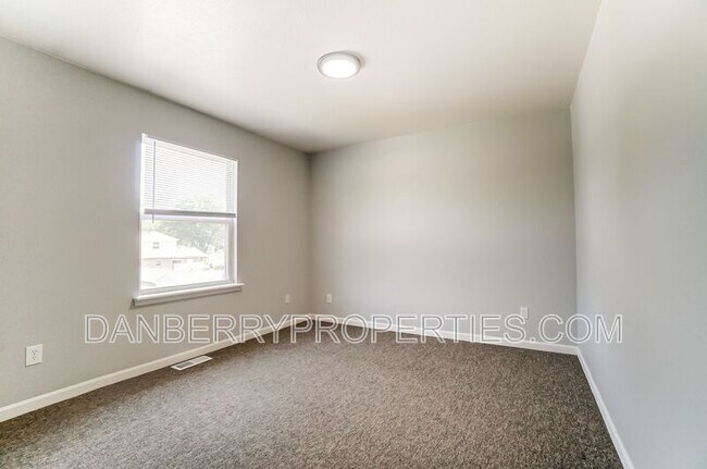 Building Photo - 3704 Willow Run Dr