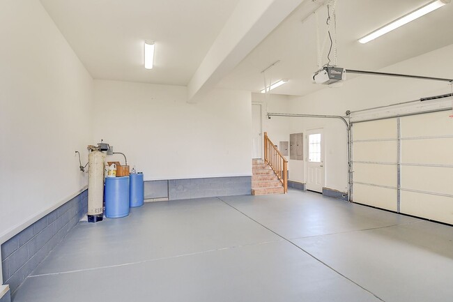 Building Photo - BEAUTIFUL HOME FOR RENT SOUTH CHESAPEAKE!