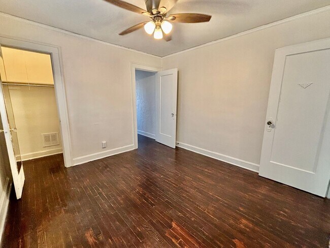 Building Photo - 5017-5019 Wyandotte St